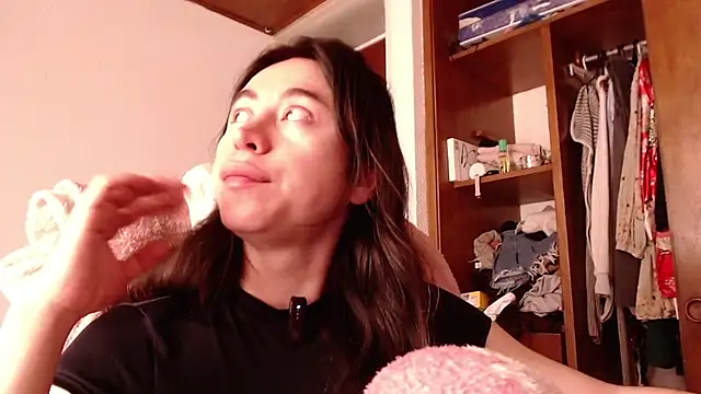 emily pearl  online show from October 27, 3:53 pm