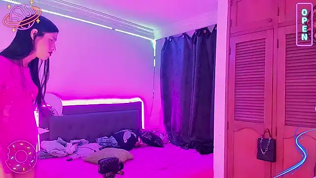 LittleEmmaa online show from December 4, 3:09 am