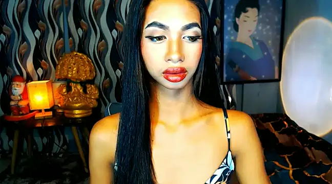 PrettyLatiina online show from December 3, 8:33 pm