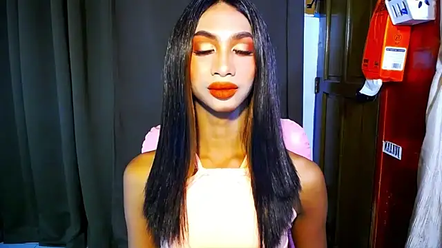 PrettyLatiina online show from November 1, 9:50 am