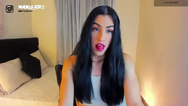 Snapshot of litz81 chatting on October 7, 11:06 pm litz81 online show from October 7, 11:06 pm