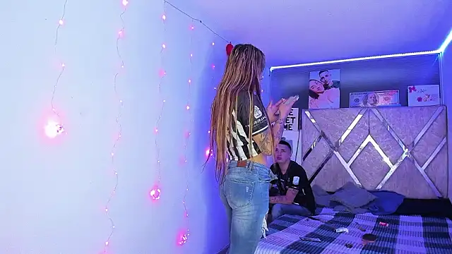 parejacaliente20154 online show from February 28, 2:40 am