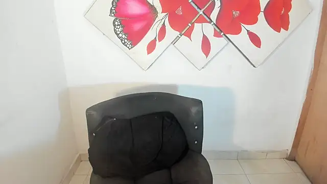 naomiwildburn online show from April 5, 7:56 pm