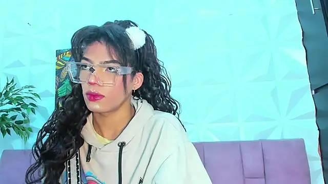Snapshot of Briyit_Doll chatting on February 15, 3:31 am Briyit Doll online show from February 15, 3:31 am