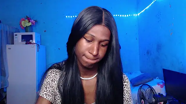 Angell Dustt  online show from September 17, 5:29 pm