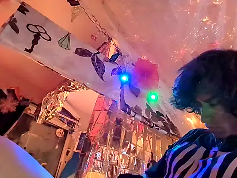 gurlnips online show from March 19, 10:44 am