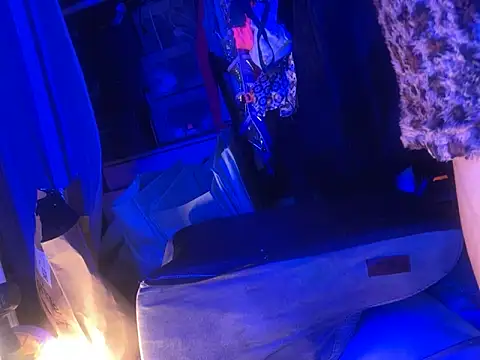 gurlnips online show from September 14, 12:38 am