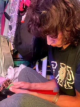 gurlnips online show from September 15, 5:23 am