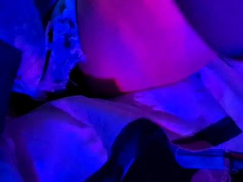 gurlnips online show from September 23, 3:06 pm