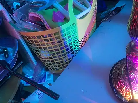 gurlnips online show from September 30, 7:19 am