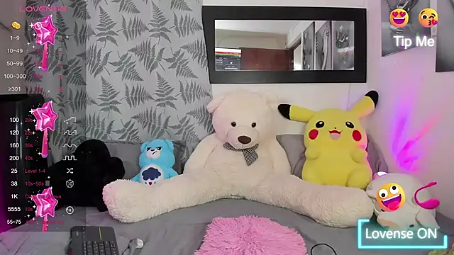 Snapshot of camy_roy chatting on December 12, 3:43 am camy roy online show from December 12, 3:43 am