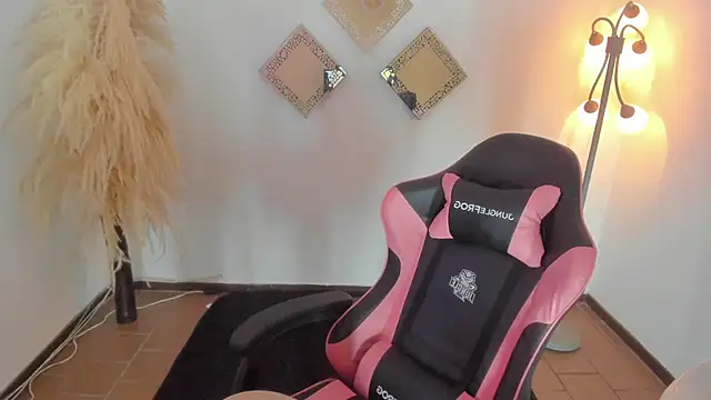 kattadoll online show from February 23, 8:45 pm