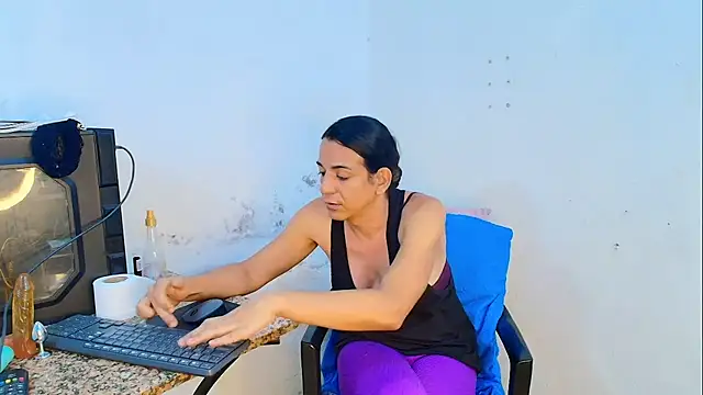 Oh Tique online show from April 18, 9:04 pm