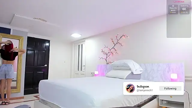 charolbruce 1 online show from March 30, 11:55 am