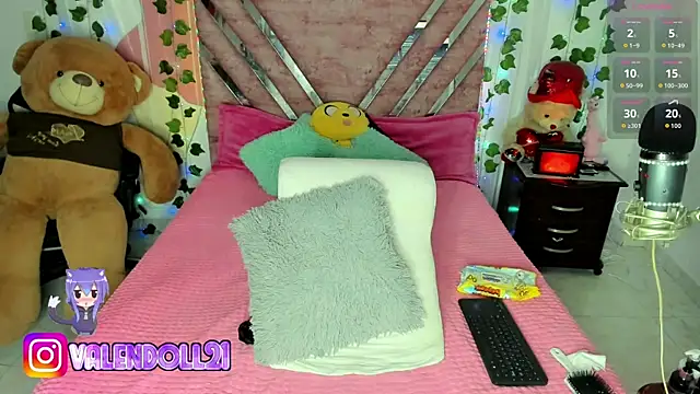 Snapshot of Sex_valentinaa chatting on October 9, 9:27 pm Sex valentinaa online show from October 9, 9:27 pm