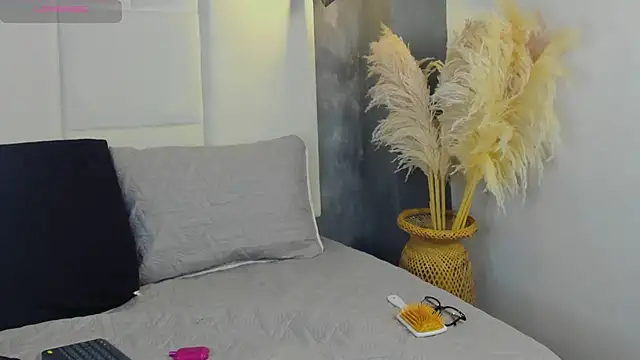 Realbadbxtch online show from October 9, 6:09 pm