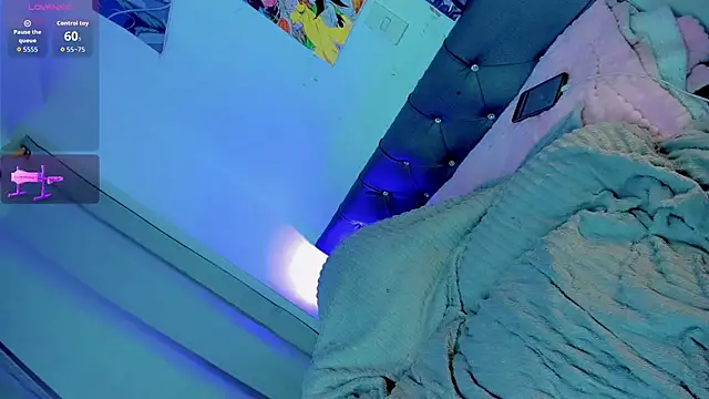 pinkscreens online show from October 10, 7:53 am