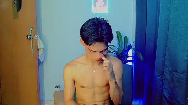 femboykeene online show from May 7, 11:23 pm