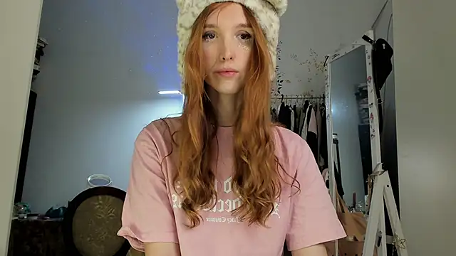 LisaIcon online show from November 28, 6:31 pm