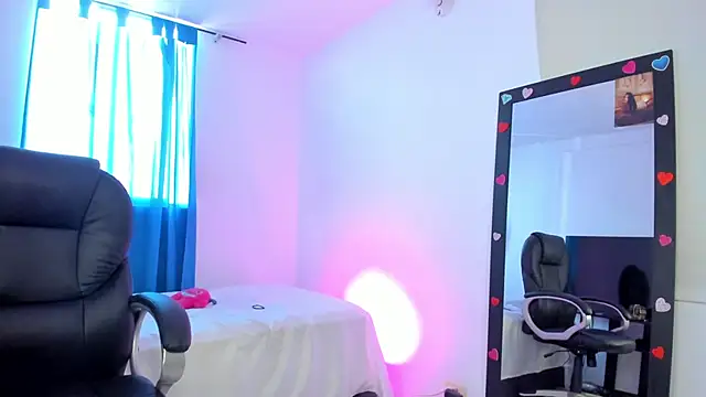 Aleja arango1 online show from March 26, 7:50 pm