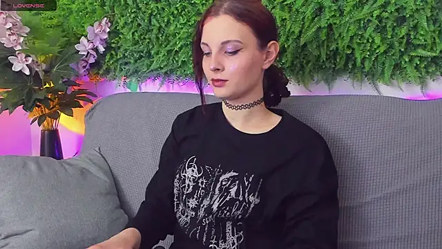 AprilAvery online show from March 18, 4:17 pm