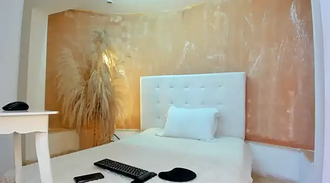 APRILL FOXX online show from March 6, 3:31 am