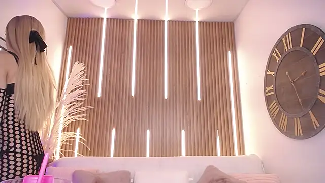 Aniie Doll online show from September 17, 8:25 pm