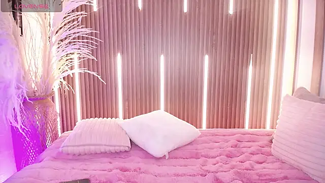 Aniie Doll online show from September 26, 8:50 pm