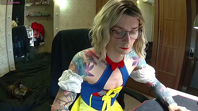 Julia dolls online show from March 11, 5:13 pm