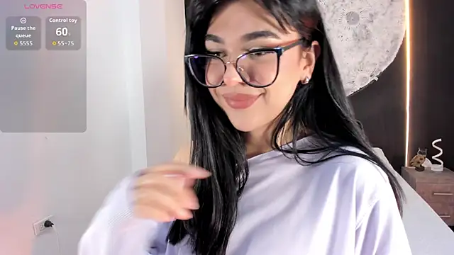 RoseCassie online show from November 6, 1:44 pm