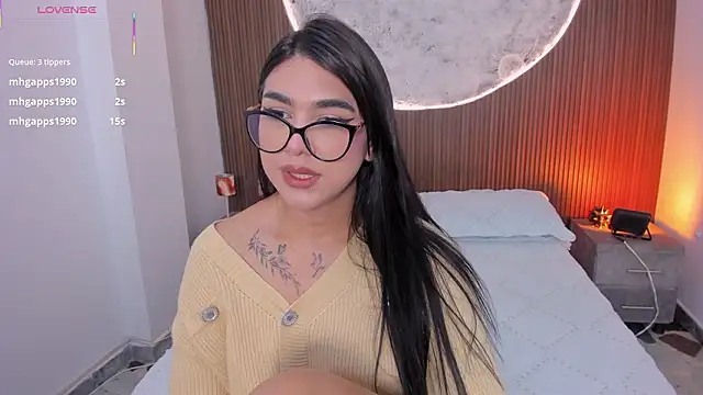 RoseCassie online show from March 23, 2:00 pm