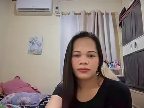 SophiaCourthaway online show from June 6, 2:35 pm