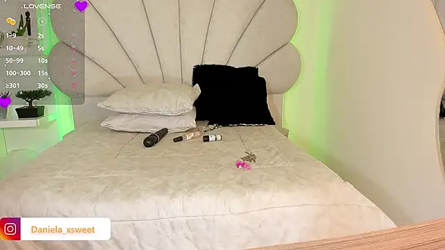 Danielaangelina online show from September 27, 6:33 am