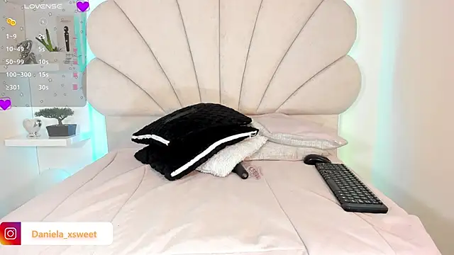 Danielaangelina online show from October 15, 8:25 am