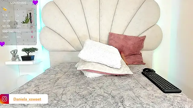 Danielaangelina online show from November 8, 6:47 am