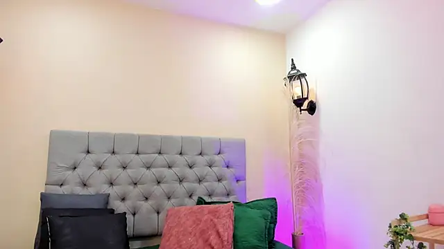 Maite Smith  online show from February 24, 1:26 pm