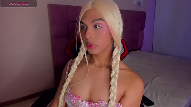 CHANELL 11INCHES online show from October 9, 10:22 pm