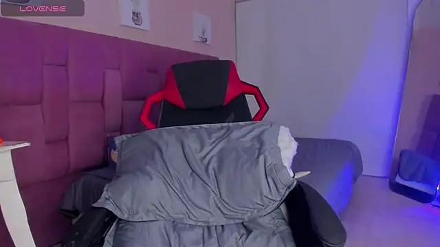 CHANELL 11INCHES online show from October 14, 10:21 pm