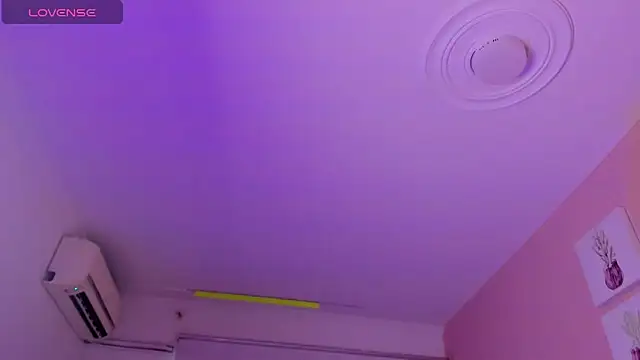 CHANELL 11INCHES online show from October 22, 9:18 pm