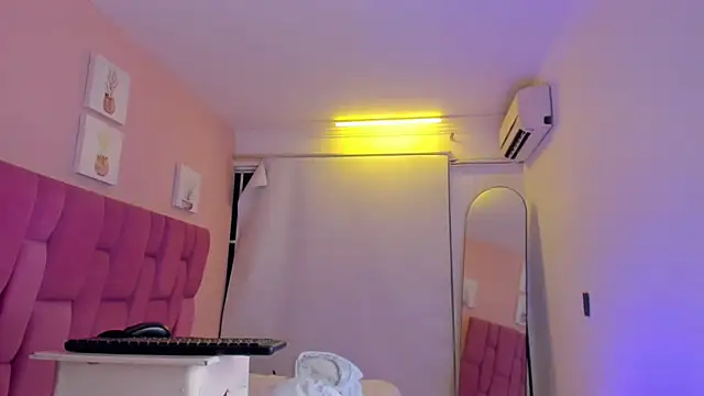 CHANELL 11INCHES online show from December 6, 12:17 am