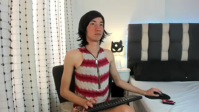 loverisu-coral online show from September 18, 7:30 pm