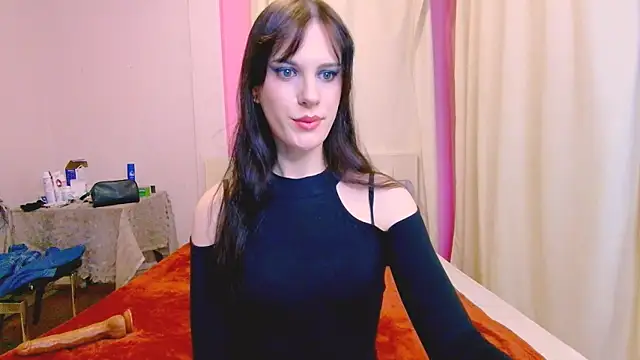 Nicole Redfields online show from November 10, 11:00 am