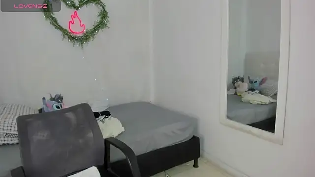 Brithanycullen online show from April 19, 4:02 am