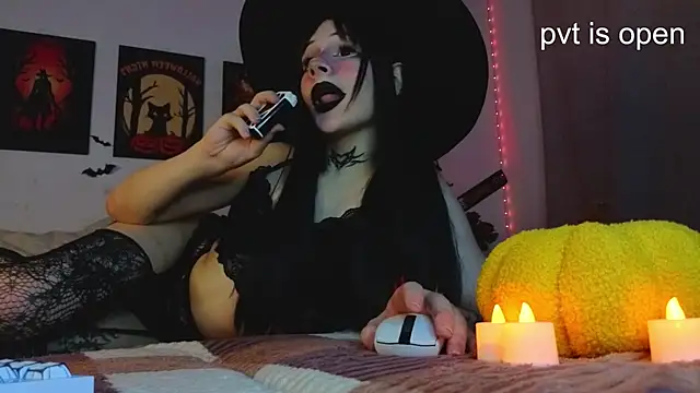 your little eva online show from October 31, 11:35 pm