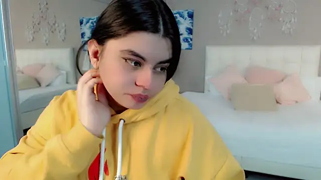 maddissonivanova online show from April 8, 7:48 pm