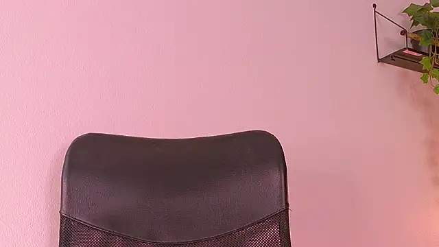 TiffValentinee  online show from November 3, 7:35 pm