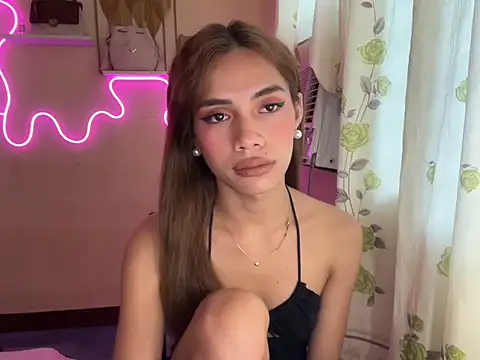 Snapshot of Lovelynikki03 chatting on September 27, 10:08 pm Lovelynikki03 online show from September 27, 10:08 pm