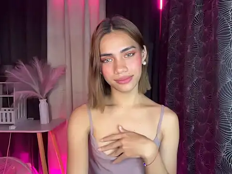 Snapshot of Lovelynikki03 chatting on October 14, 6:52 pm Lovelynikki03 online show from October 14, 6:52 pm