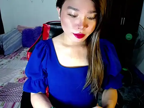 Urassiansweetcummer online show from October 2, 1:06 am