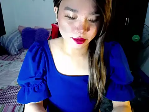 Urassiansweetcummer online show from October 4, 2:12 am